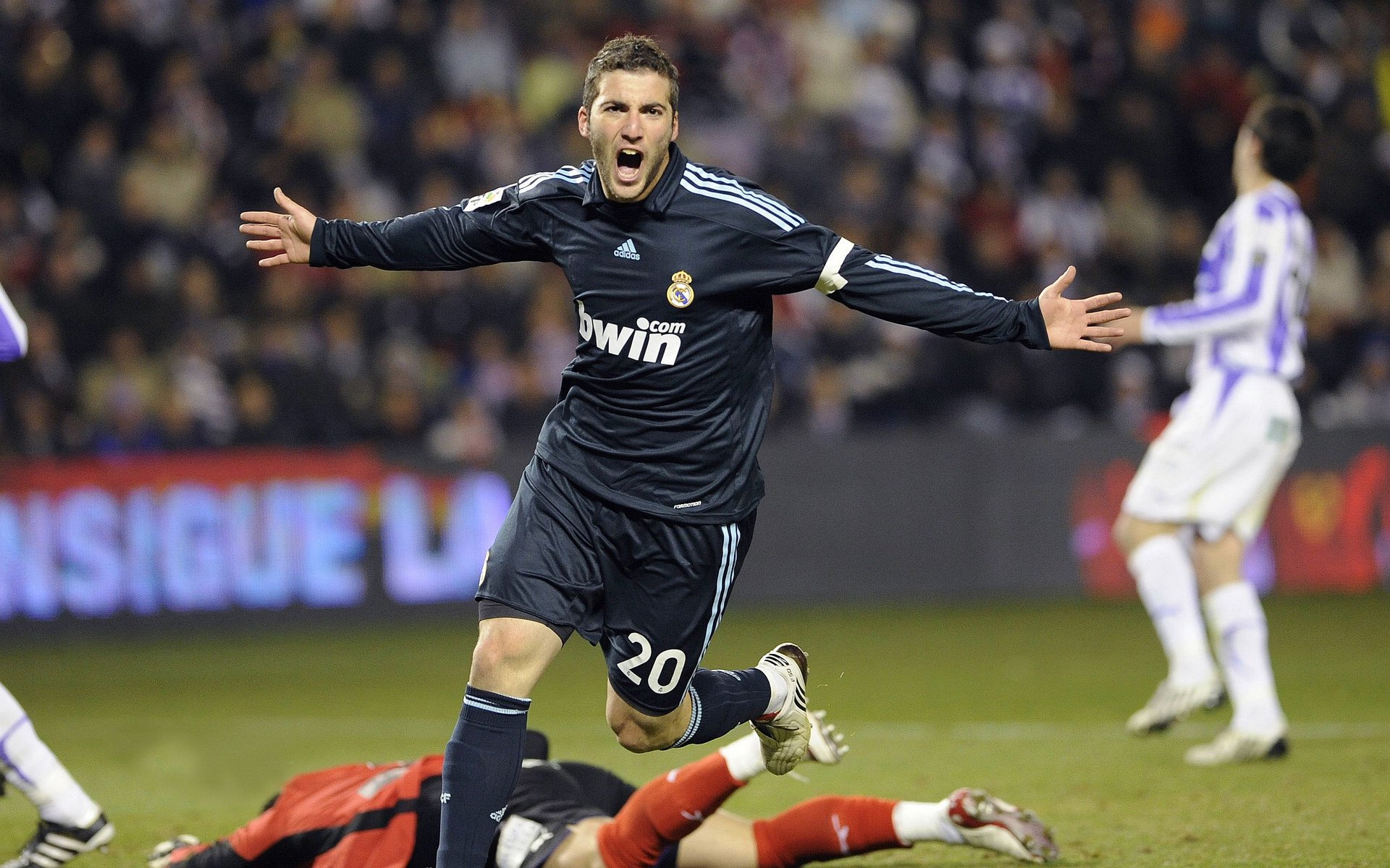 JackeyLove王者归来首战大胜，全场沸腾如公牛